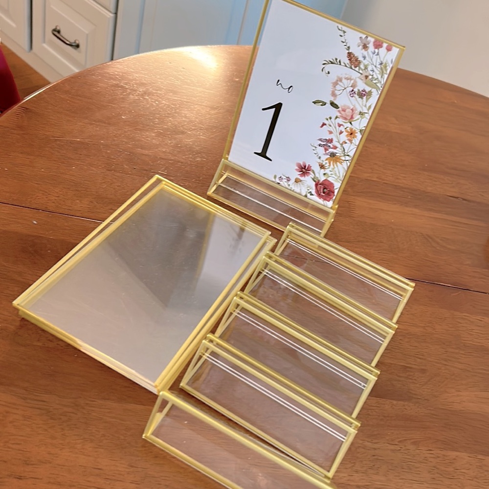 **SOLD**. 6 pack  5 x 7 Clear Acrylic frames **NEW-used once**